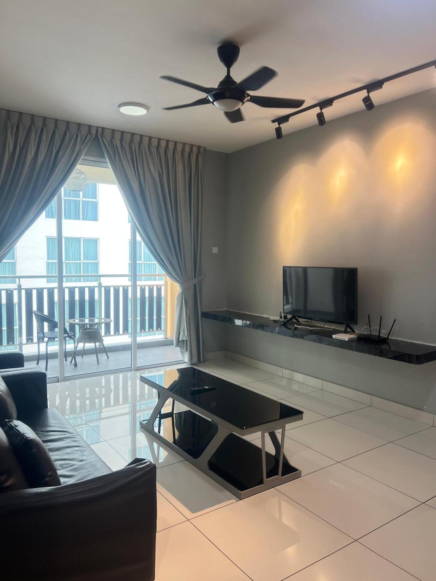 Residences At Daya By Sr Home 新山 外观 照片